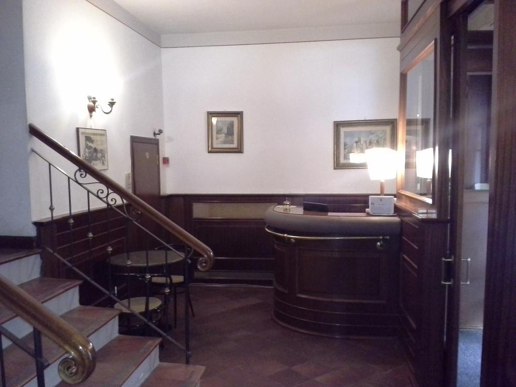 Albergo Italia Di Nardi Renzo & C Snc Poggibonsi Exteriör bild