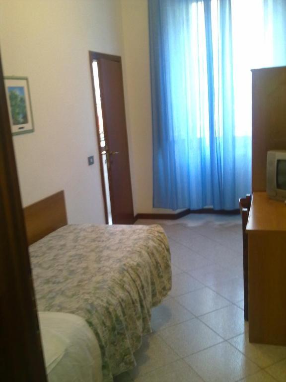 Albergo Italia Di Nardi Renzo & C Snc Poggibonsi Rum bild